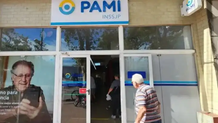 La medida llega en medio de denuncias por demoras en medicamentos y servicios para jubilados.