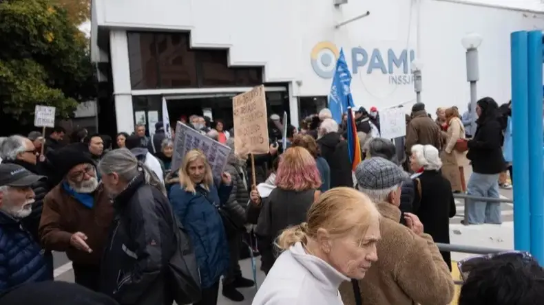 Crisis en el PAMI: alertan por recortes, protestas médicas y mayor presión sobre la salud pública en Misiones Rubleski advirtió sobre recortes y protestas médicas que afectan la atención a afiliados del PAMI.