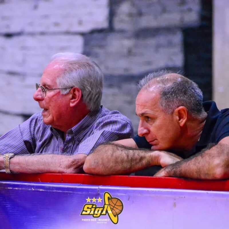 Jandry Pierotti: “Era necesario refundar Siglo XXI” Jandry Pierotti habló sobre la refundación de Siglo XXI, el presente de su hijo Stefano en Italia y su vínculo personal con el básquet.