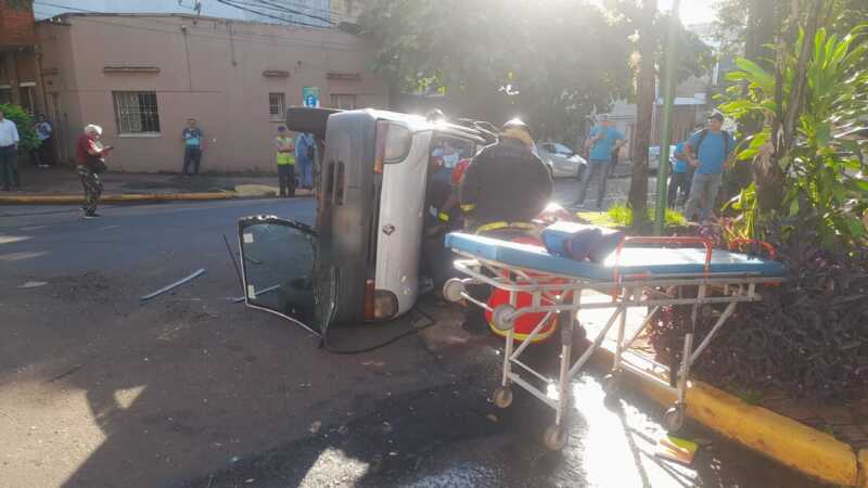 Choque y vuelco en Posadas dejó cuatro heridos 2 Posadas