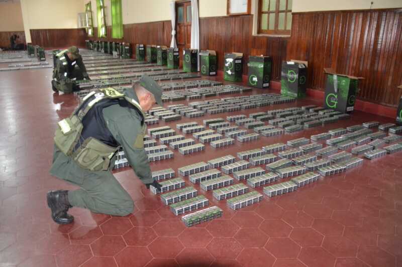 Secuestraron millonario cargamento de mercadería de contrabando en Corrientes 1 Secuestraron