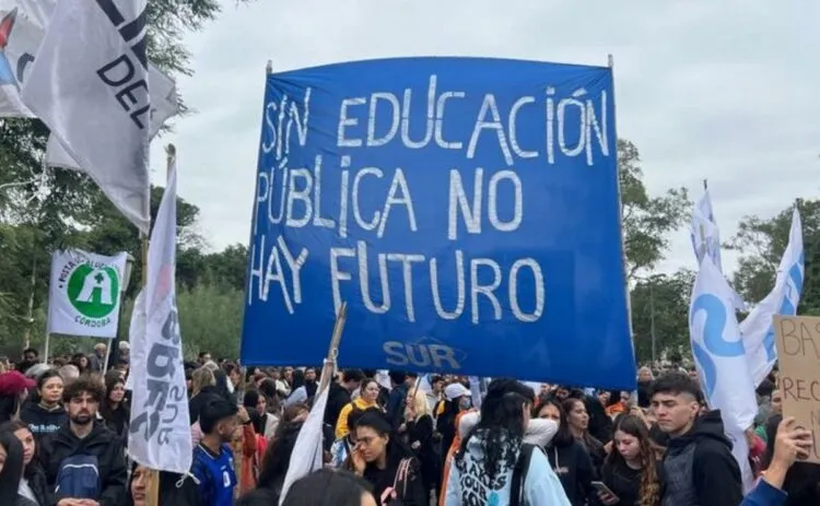Universidades públicas vuelven a marchar contra el ajuste y el recorte presupuestario 6 Universidades