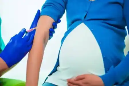 Vacuna contra el VSR en el embarazo: estudio argentino confirma que reduce hasta un 78% los casos graves en bebés Vacuna