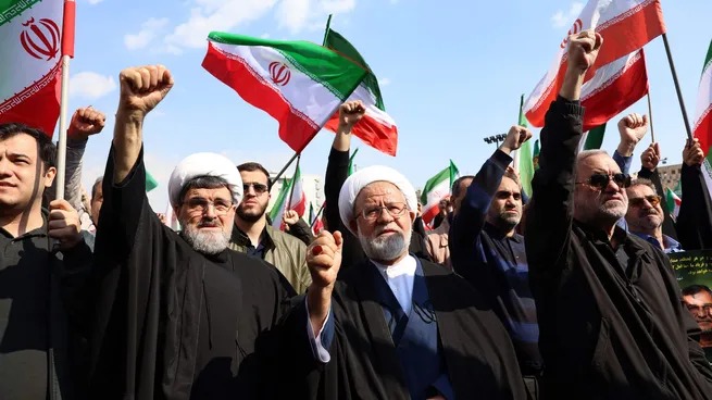 Irán amenaza con ataques “devastadores” y crece la tensión global tras advertencias de Trump Irán vs Estados Unidos