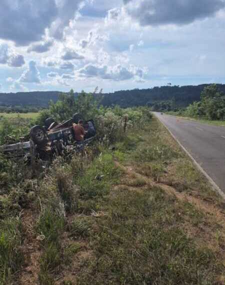 Despiste y vuelco en Ruta Provincial 3: perdió una rueda y terminó en la banquina WhatsApp Image 2026 04 06 at 18.53.52 e1775512650514 - 3