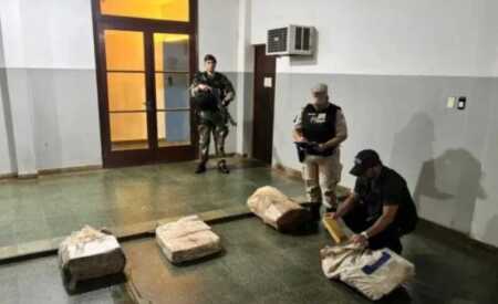 Prefectura secuestró más de 100 kilos de droga sobre el Río Paraná Prefectura incautó droga en Misiones
