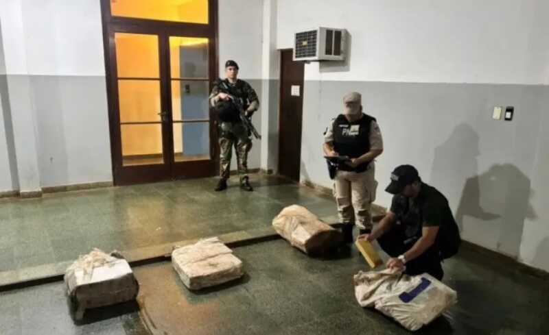Prefectura secuestró más de 100 kilos de droga sobre el Río Paraná Prefectura incautó droga en Misiones