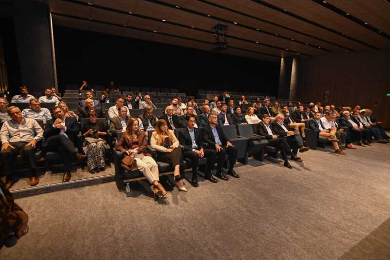 Valdés presentó el mayor proyecto foresto-industrial del país en Ituzaingó