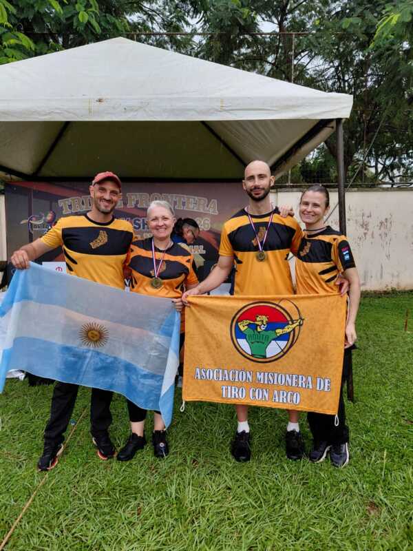 Tiro con Arco: los arqueros misioneros se subieron al podio en el torneo Triple Frontera en Paraguay 12 WhatsApp Image 2026 04 27 at 15.41.52 3 - 11