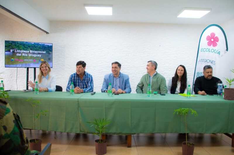Misiones limpieza binacional del río Uruguay