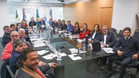 Reforma Electoral: gobernadores se muestran reacios a la eliminación de las PASO y ponen en jaque a Milei gobernadores PASO Reforma electoral
