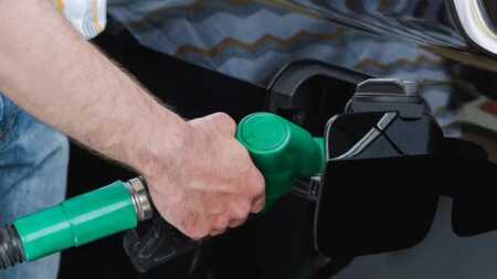 Combustibles: el Gobierno volvió a diferir impuestos y aplicará subas escalonadas en mayo combustible