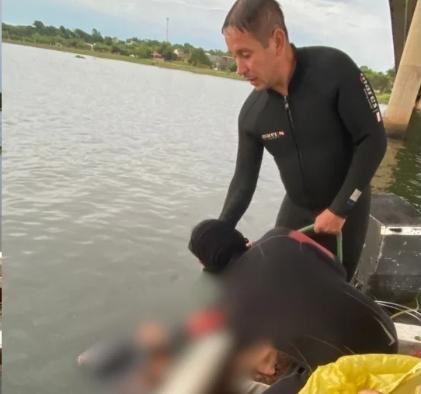 Hallan sin vida a un hombre que estaba desaparecido en Encarnación 2 Conmoción en Encarnación: el cuerpo de Jorge Darío Ferreira fue hallado en el arroyo Mboi Ka’ẽ y apuntan a un posible ahogamiento.