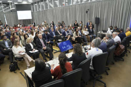 Ley de Glaciares: una vecina de Misiones expuso en audiencia histórica y advirtió por el acceso al agua Más de 105 mil inscriptos y menos del 1% de exposición: una audiencia récord con participación limitada.