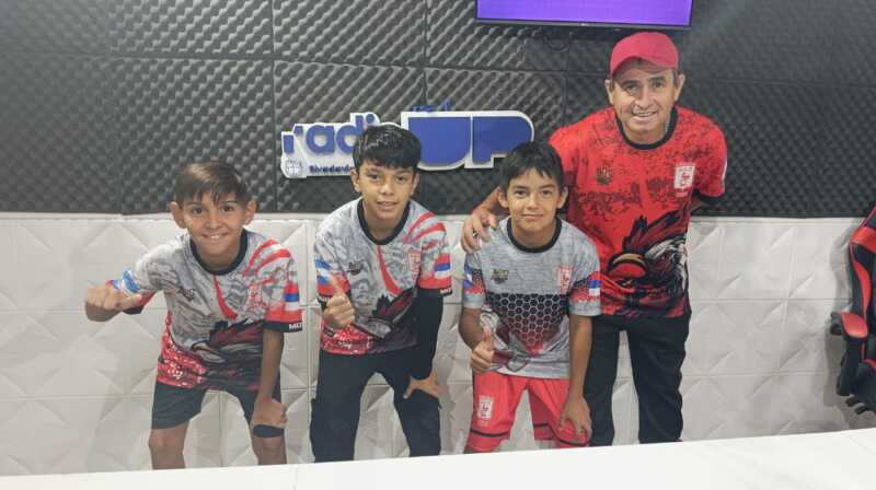 ”No digo que todos van a ser jugadores, pero sí buenas personas”: Raúl Ricardo González cabina depor - 1