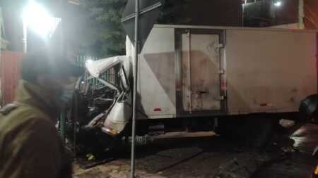 Tragedia en Paraguay: un muerto tras violento choque de camiones en Acceso Sur camiones acceso sur 1 - 3