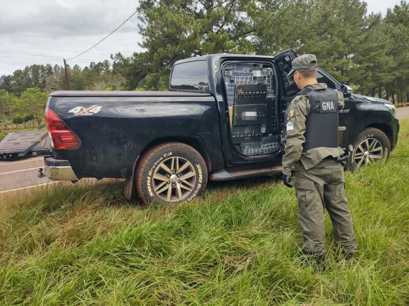 Gendarmería incautó millonario cargamento de cigarrillos de contrabando en Montecarlo 1 cigarrillos