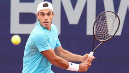 Cerúndolo arrasó en Múnich y se metió en cuartos con una actuación contundente Francisco Cerúndolo aplastó a Botic Van de Zandschulp y avanzó a los cuartos de final del ATP 500 de Múnich con una actuación dominante.