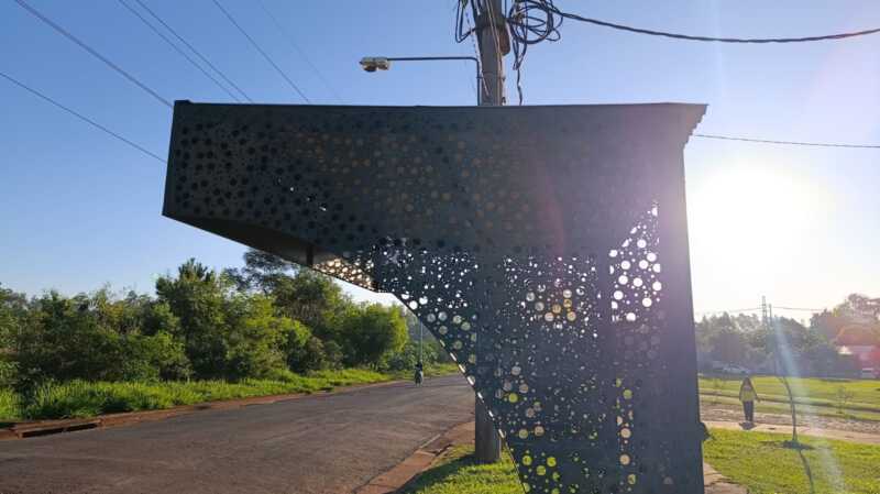 En el barrio San Isidro reclaman más iluminación en paradas de colectivo: “Esto incrementa la inseguridad” iluminación