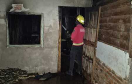 Garupá: Bomberos sofocaron incendio que dejó graves daños materiales en una vivienda, sin heridos Garupá incendio