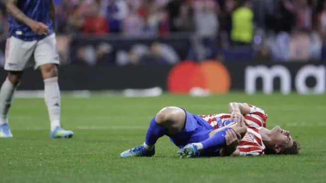 Atento Scaloni: Julián Álvarez salió lesionado en el Atlético de Madrid a poco del Mundial La Selección Argentina sigue de cerca la evolución de Leandro Paredes, Julián Álvarez y Emiliano Martínez a ocho días del debut frente a Argelia en el Mundial 2026.