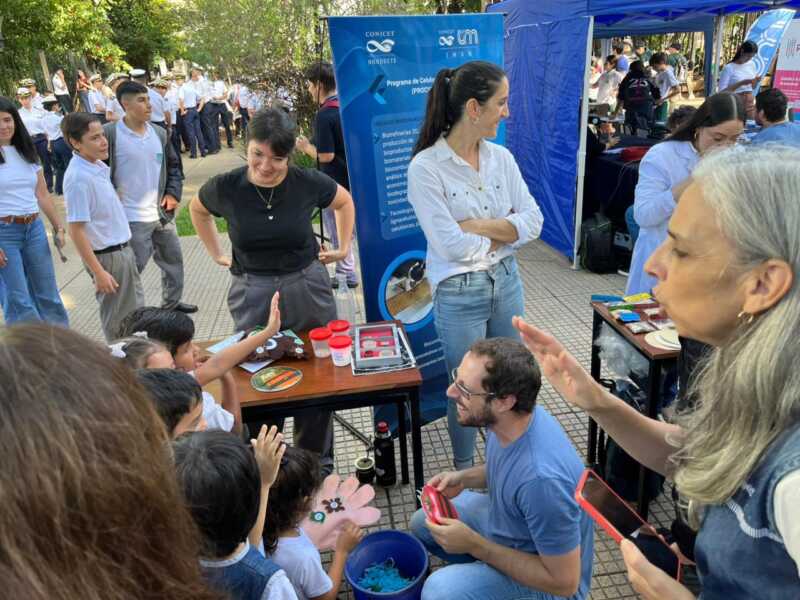 Kermés científica en Posadas: la UNaM acercó la ciencia a la comunidad con más de 30 stands interactivos 7 kermes cientifica posadas 3 - 6