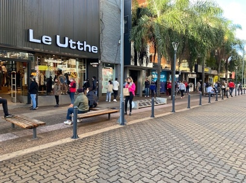 Cierre tras 20 años: histórica tienda del centro de Posadas baja la persiana por la caída del consumo le utthe posadas