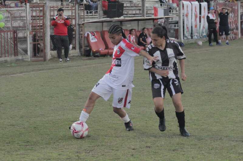 El fútbol femenino posadeño pone primera: el Apertura arranca el 25 con nuevo formato La Liga Posadeña confirmó el inicio del Torneo Apertura femenino para el 25 de abril, con nuevo formato y sedes centralizadas.