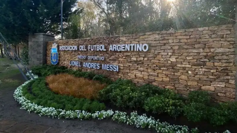 Vuelven los visitantes: la AFA lanza una prueba piloto en la Primera Nacional tras casi 19 años 2 La AFA anunciará el regreso del público visitante en la Primera Nacional con una prueba piloto en dos partidos. Será la primera vez en casi 19 años.