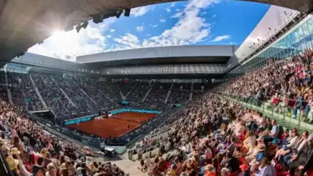 Tres argentinos abren su camino en el Masters 1000 de Madrid Thiago Tirante, Francisco Comesaña y Solana Sierra debutan en el Masters 1000 de Madrid en una jornada clave para el tenis argentino.