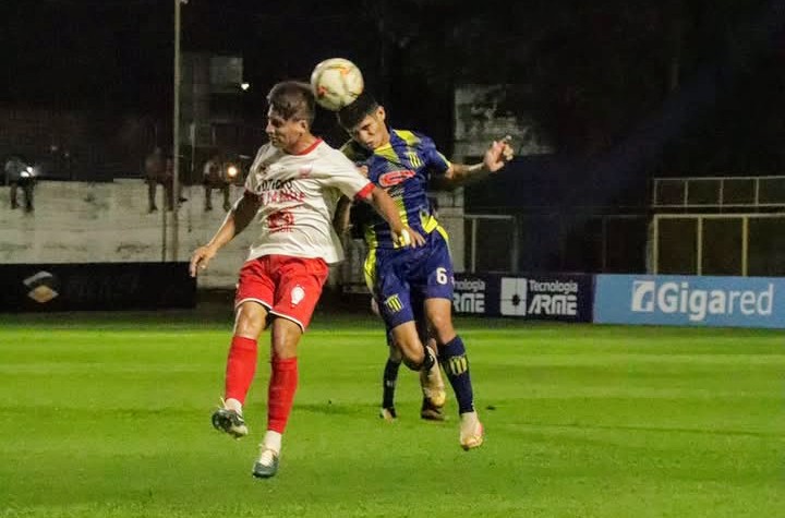 Mitre goleó a Huracán y se quedó con el clásico de Rocamora 5 mitre 3 - 4