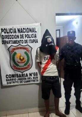Un hombre fue detenido en Encarnación tras incumplir su arresto domiciliario y amenazar a familiares con un arma blanca. Tenía antecedentes.