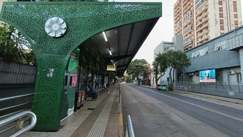 Sorpresivo paro de colectivos: choferes suspenden el servicio por falta de pago de salarios 2 Sin servicio: el transporte público se paraliza en gran parte de Misiones en medio del conflicto salarial.