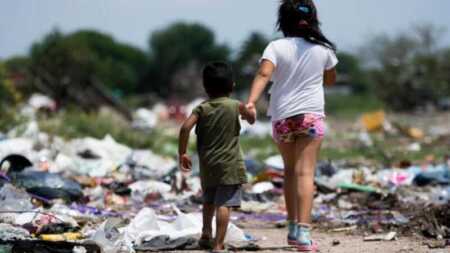 Fuerte descenso de la pobreza infantil en Argentina: cayó casi 25 puntos en un año y medio pobreza