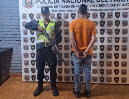 Paraguay: detienen a un hombre con más de 260 kilos de marihuana El sospechoso intentó huir durante un control policial, fue interceptado tras varios kilómetros. Transportaba casi 270 kilos de marihuana en su vehículo.