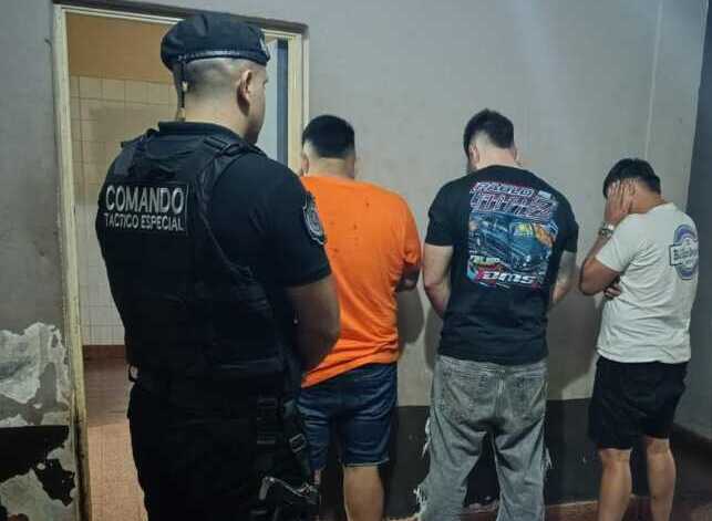 Disturbios en el Autódromo de Posadas: Agredieron a un oficial y suspendieron las actividades Incidentes en el Autódromo Rosamonte de Posadas: Tres hombres fueron detenidos tras una gresca y la agresión a un efectivo policial. El evento de picadas fue suspendido.