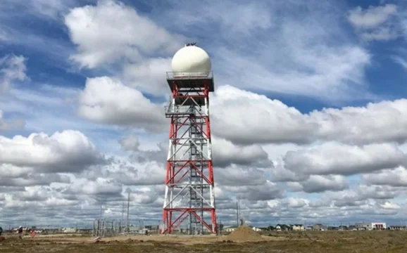 El DNU 274/2026 redefine el sistema meteorológico aplicado a la aviación, transfiere funciones a EANA y establece límites a las medidas de fuerza en un servicio clave.