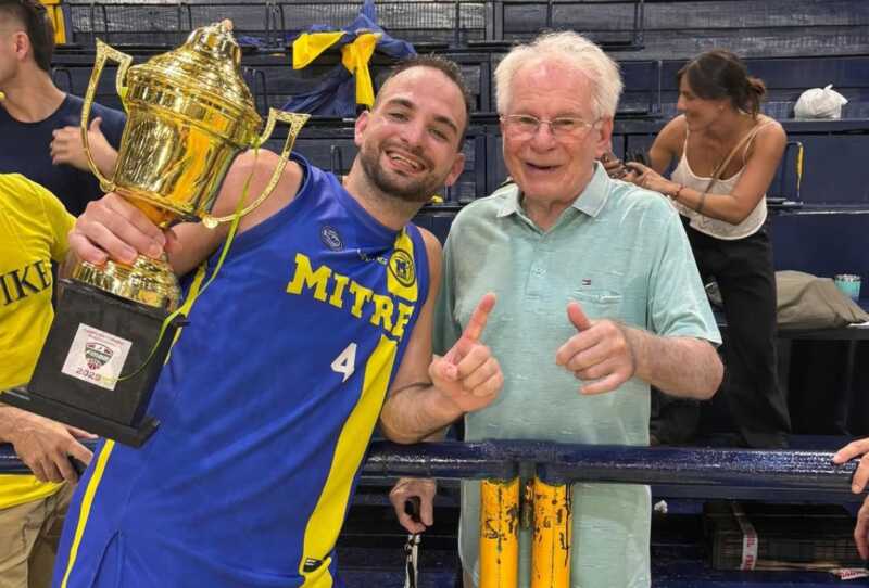 Stefano Pierotti: “Mi viejo es el que más me impulsa en los momentos difíciles” 1 Stefano Pierotti habló de su lesión en Italia, el nivel del básquet europeo y el rol fundamental de su familia en su carrera deportiva.