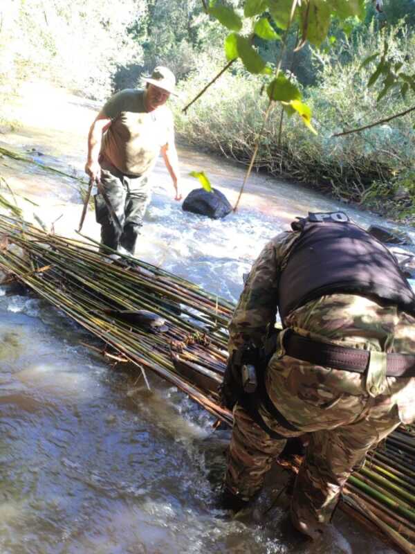Desmantelaron ocho trampas ilegales de pesca en arroyos de Ruiz de Montoya 2 trampas