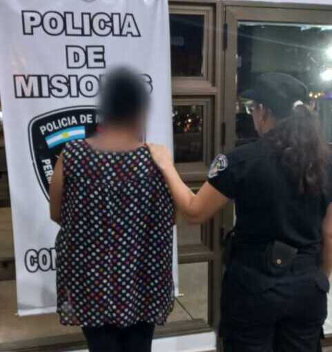 mujer vinos