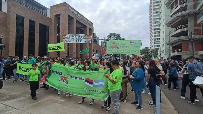 Entre apoyo y protestas, Passalacqua abre las sesiones en una jornada de alta tensión política.