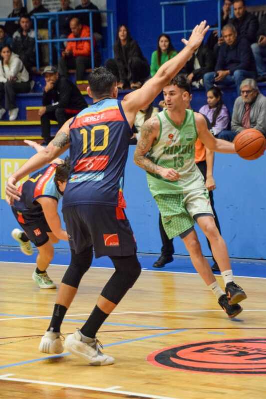 CAPRI cayó 74-67 ante Hindú Club en Posadas y sufrió su novena derrota en la Liga Federal. Djerejdjian y Zandomeni fueron los máximos anotadores del local.