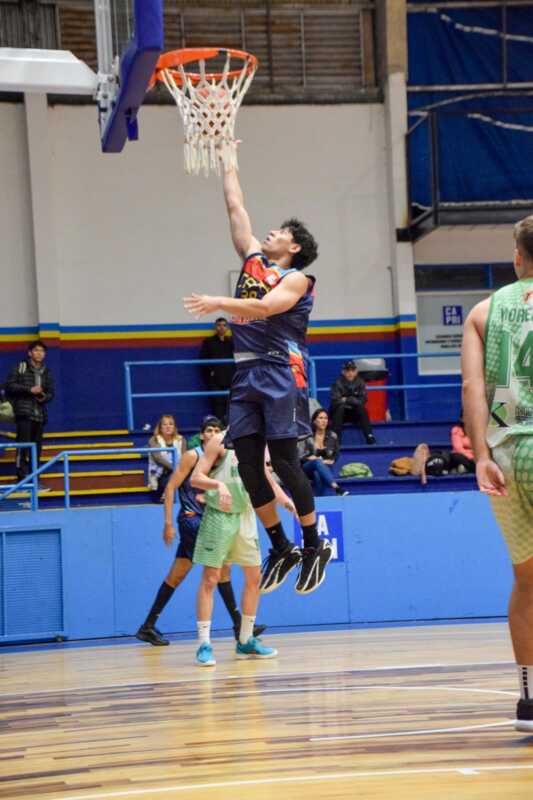 CAPRI cayó 74-67 ante Hindú Club en Posadas y sufrió su novena derrota en la Liga Federal. Djerejdjian y Zandomeni fueron los máximos anotadores del local.