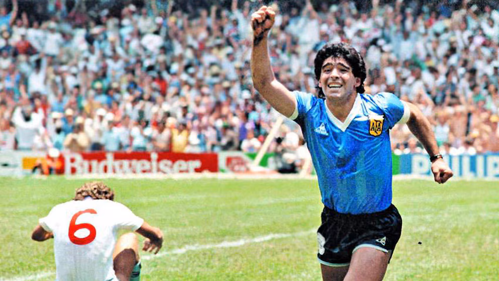México 86: la historia detrás de la camiseta azul del Diego La increíble historia de la camiseta azul de Argentina en México 86: costó 20 dólares, fue improvisada a último momento y terminó convertida en la reliquia más cara del fútbol.