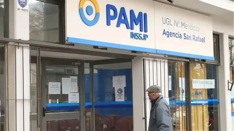 El Gobierno nacional oficializó una asistencia extraordinaria para sostener prestaciones y pagos a proveedores del PAMI.