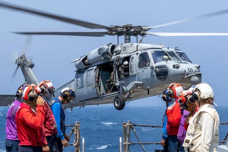 Escala la tensión en el Golfo Pérsico: Estados Unidos despliega destructores y crece la disputa con Irán 6 WhatsApp Image 2026 05 04 at 18.09.31 2 - 5