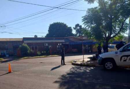 Grave choque entre una Amarok y una moto dejó un herido en Eldorado WhatsApp Image 2026 05 11 at 17.55.45 e1778533795891 - 1