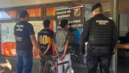 Delincuentes armados asaltaron a un canillita en Posadas: dos detenidos y armas secuestradas detenidos por asaltar un canillita en Posadas
