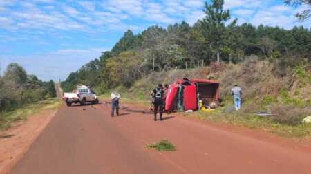 Choque frontal y vuelco en General Alvear