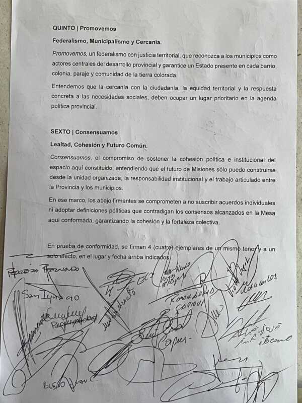 Intendentes firmaron el “Acuerdo de Ruiz de Montoya” en respaldo a la unidad política y la gobernabilidad 6 WhatsApp Image 2026 05 19 at 14.43.40 1 - 5